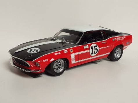 1:18 Welly 1969 Dan Gurney #2 Trans-Am Ford Mustang Boss 302