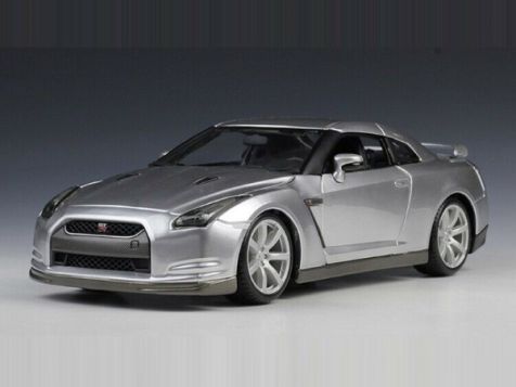 1:18 Bburago 2009 Nissan GT-R (R35) in Silver