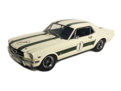 1:18 Classic Carlectables 1965 Ford Mustang #1 Geoghegan Castrol Livery