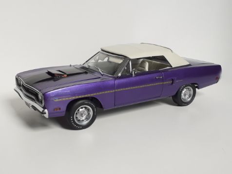 1970 Plymouth Road Runner in Violet 1/18