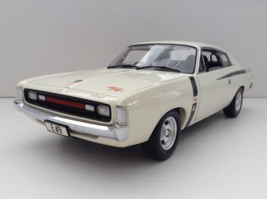1:18 Classic Carlectables Chrysler Valiant Charger VH E49 Alpine White