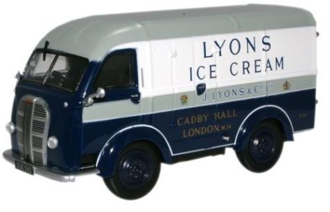 1:43 Oxford Diecast Lyons Ice Cream Austin K8 Van AK010
